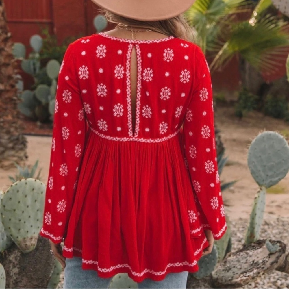 Vici Red & White Roses & More Embroidered Blouse Size Small New With Tag - Picture 3 of 12